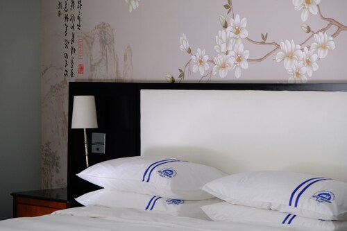 Charming bed & breakfast in welcoming Oklahoma City with AC