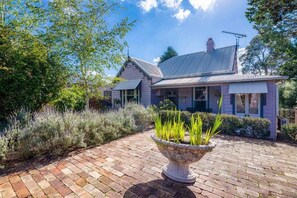 Front of property - Chinoiserie (Katoomba)