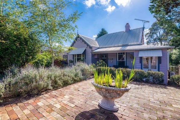 Mặt tiền nơi lưu trú