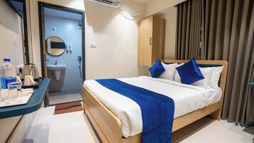 Superior Double Room | Laptop workspace, iron/ironing board, free WiFi