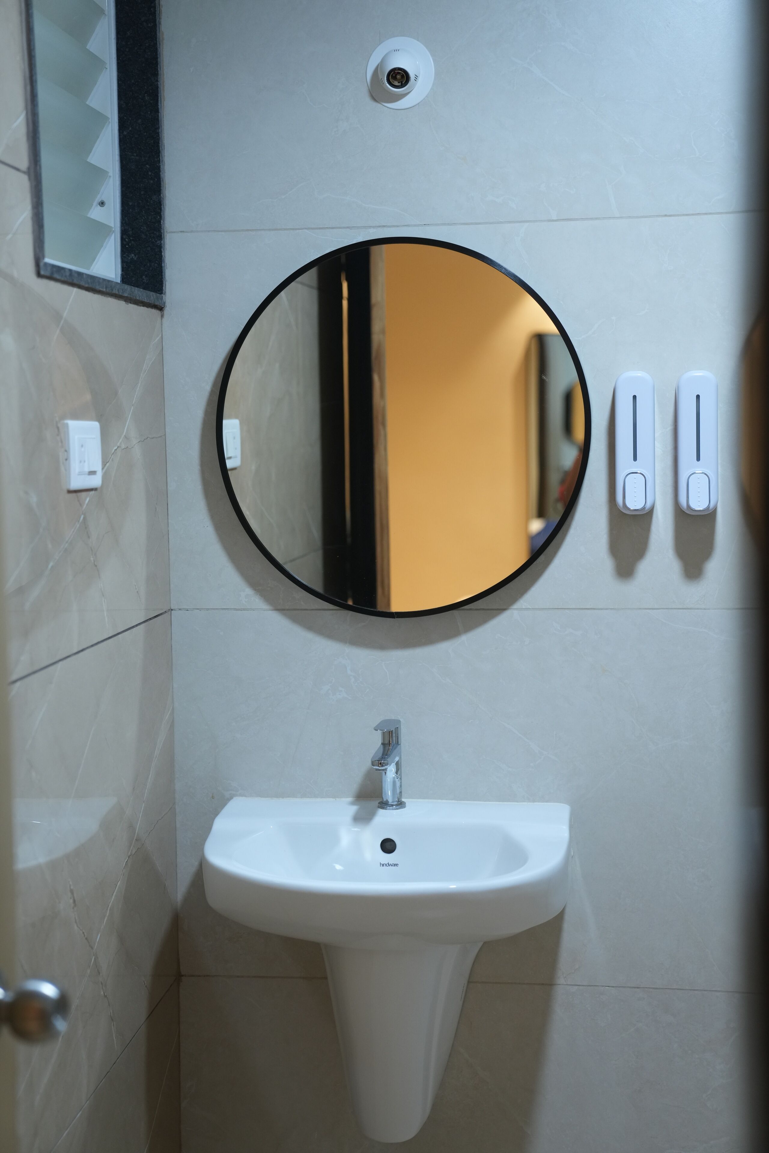 샤워 시설, 타월, 비누, 샴푸