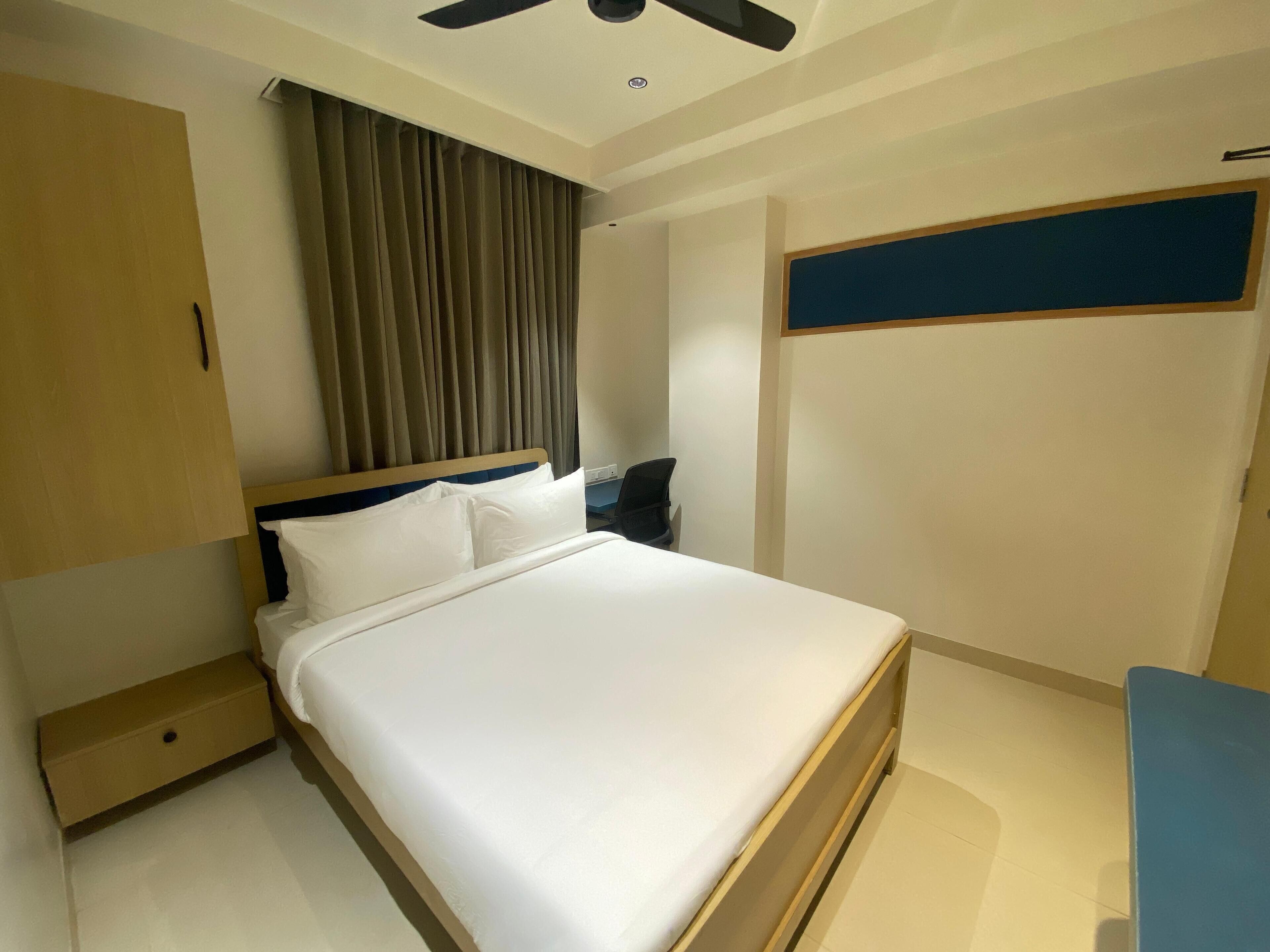 Superior Double Room | Laptop workspace, iron/ironing board, free WiFi