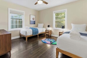 2 bedrooms, iron/ironing board, free WiFi, bed sheets