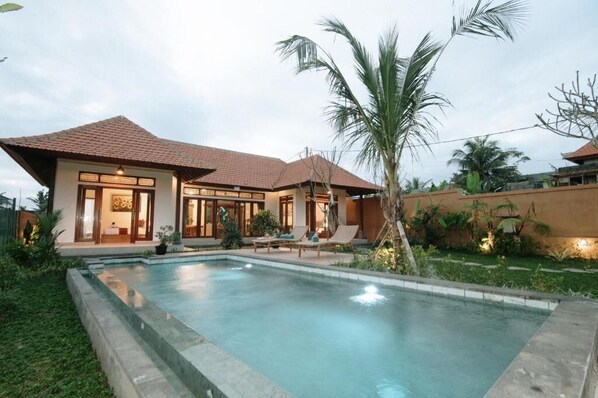 Outdoor pool - Villa Kerta Ubud (Ubud)
