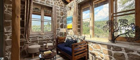 Deluxe Room, Mountain View | Living area | 32-inch flat-screen TV with cable channels