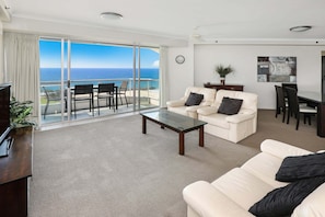 Căn hộ Superior | Khu phòng khách | TV 40-inch có truyền hình cáp