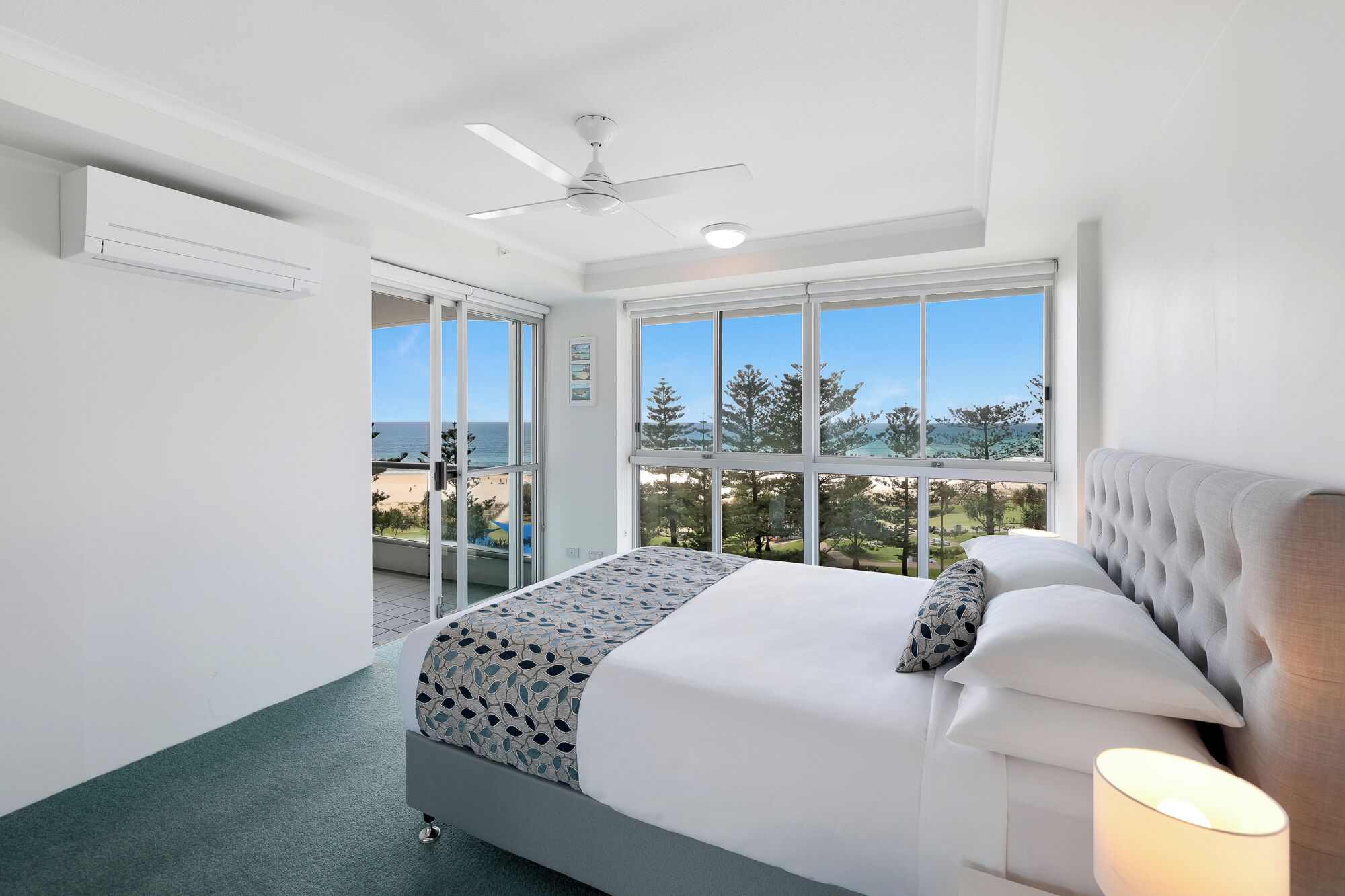 بديكورات فريدة لكل غرفة وطراز فريد لكل وحدة ومكواة/لوح كي