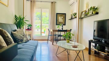 Duplex Penthouse Apartment, 4 bedrooms with three private terraces, Stunning Views | Living area | Plasma TV