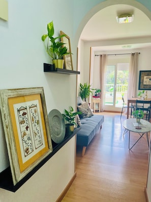 Duplex Penthouse Apartment, 4 bedrooms with three private terraces, Stunning Views | منطقة المعيشة