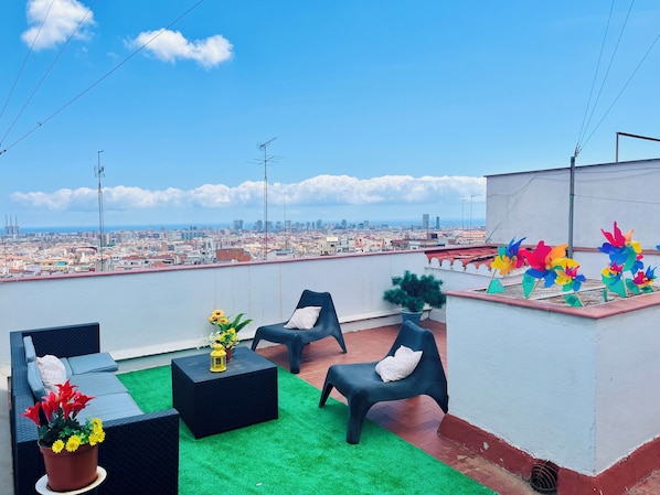 Duplex Penthouse Apartment, 4 bedrooms with three private terraces, Stunning Views | شرفة/رواق