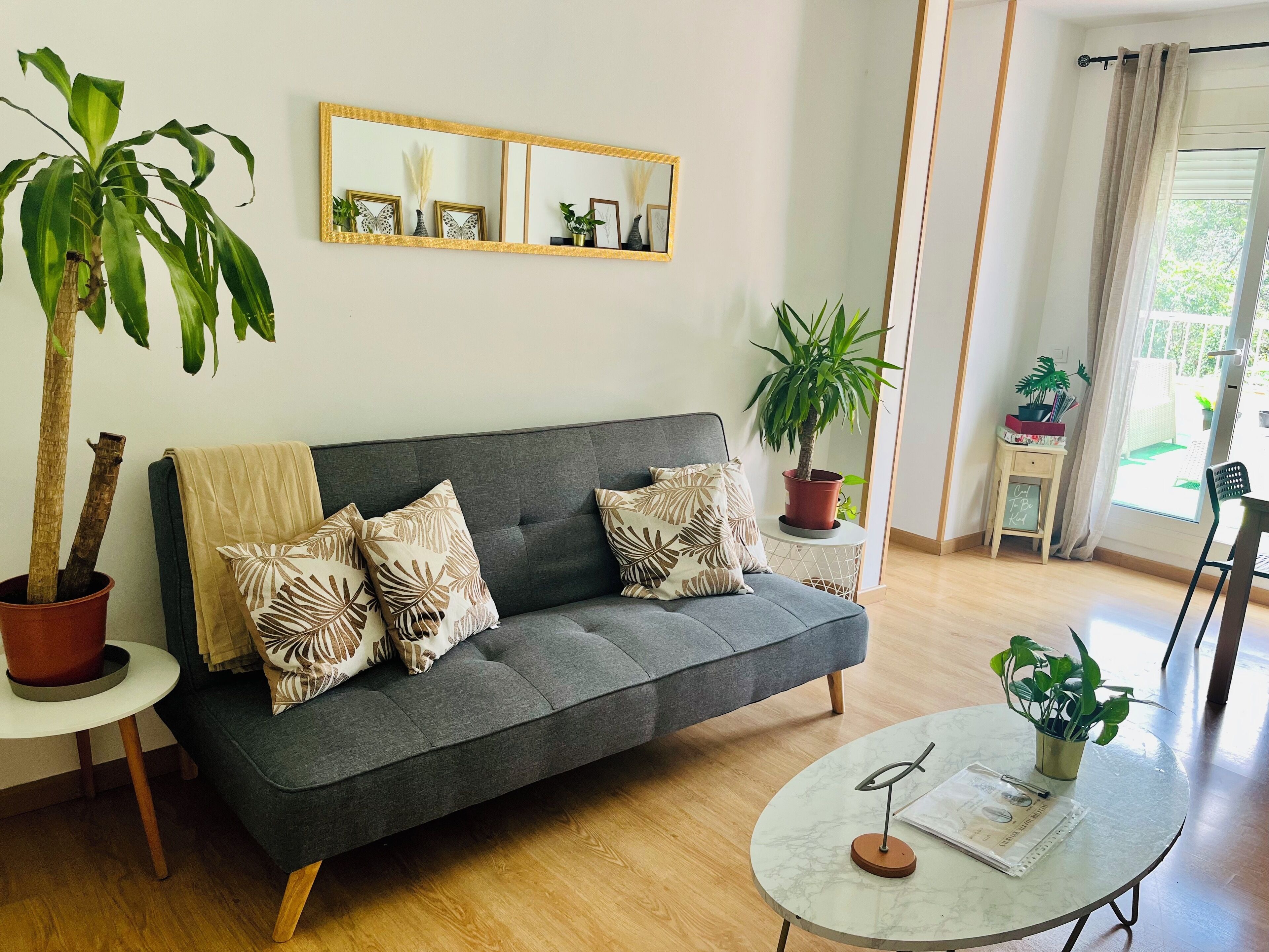 Duplex Penthouse Apartment, 4 bedrooms with three private terraces, Stunning Views | Woonruimte | Een plasmatelevisie