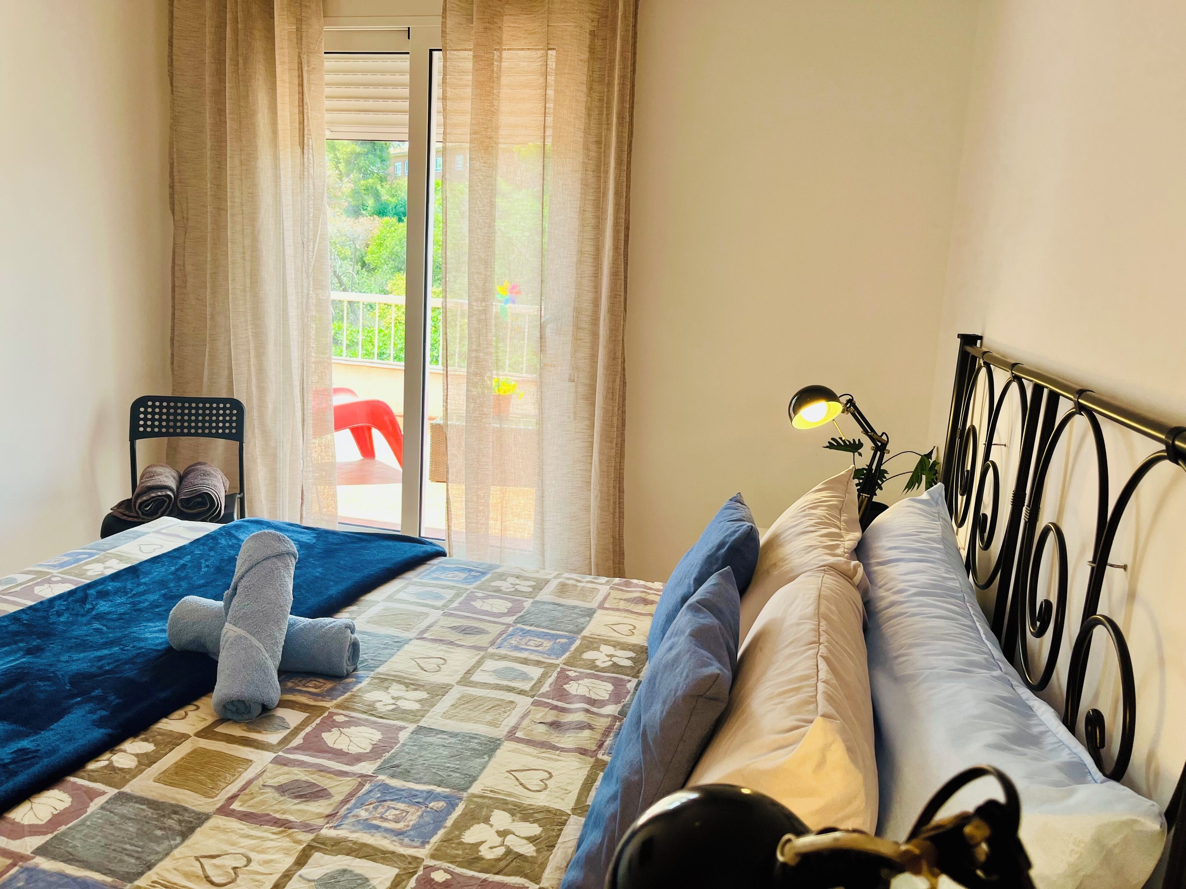 Duplex Penthouse Apartment, 4 bedrooms with three private terraces, Stunning Views | Donzen dekbedden, geluiddichte muren, een strijkplank/strijkijzer