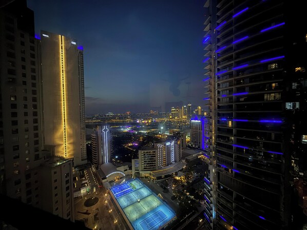 الإطلالة من المنشأة