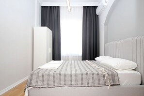 3 chambres, fer et planche à repasser, Wi-Fi, draps fournis