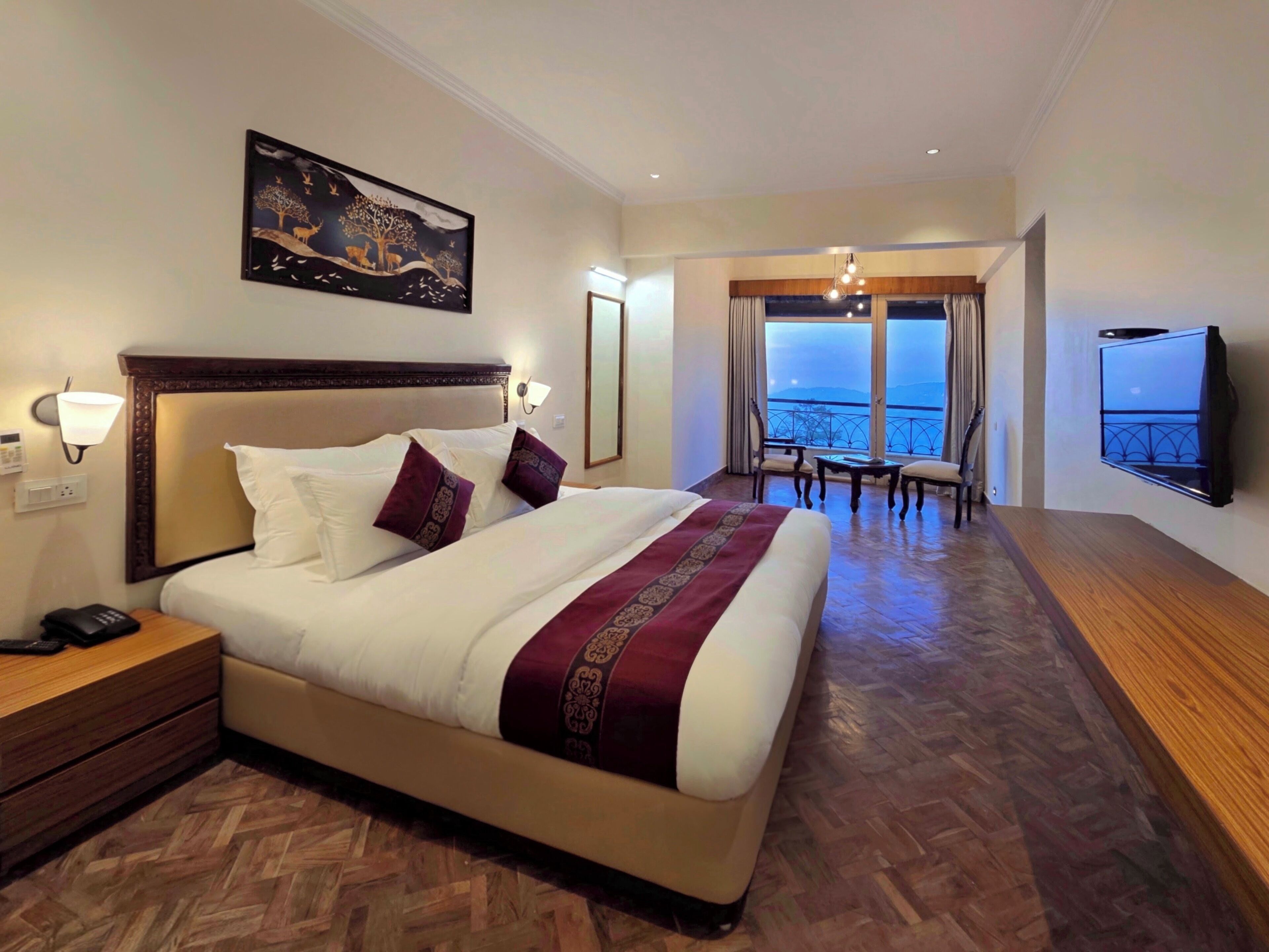 Rom – deluxe, fjellutsikt | Wi-fi (inkludert) og sengetøy