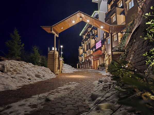 Front of property - Shimla Golf Resorts (Shimla)