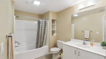 Handdukar, tvÄl och toalettpapper