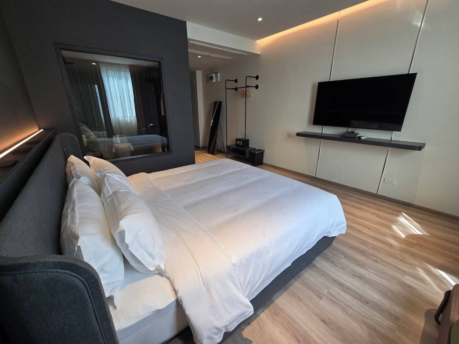 Superior Studio, City View