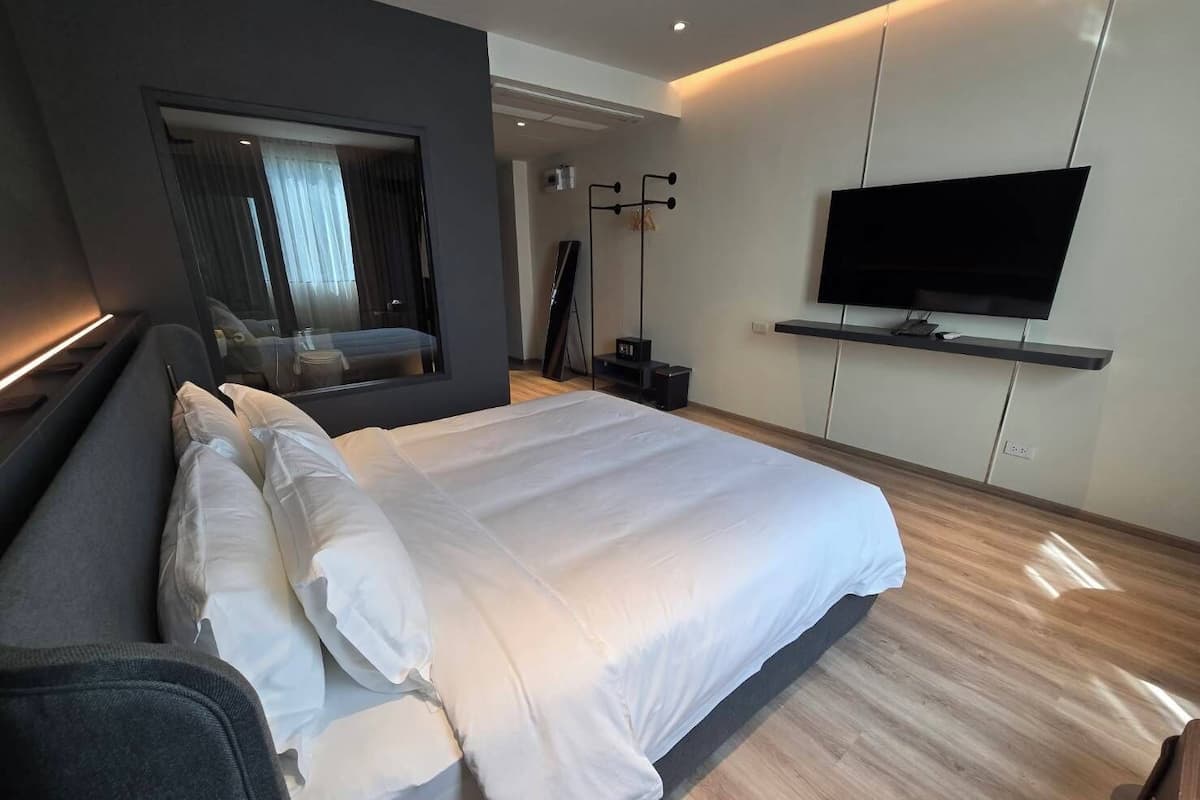 Superior Studio, City View