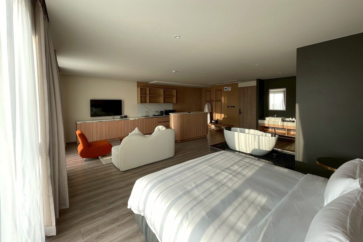 Exclusive Studio Suite, City View (Free Welcome Treat Basket available until 31 Oct 2026) | In-room safe, blackout drapes, soundproofing, WiFi (free)