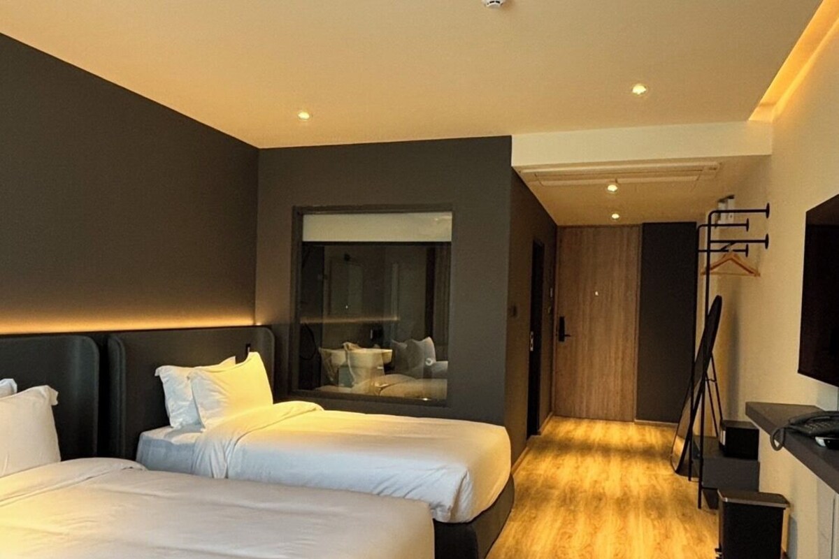 Superior Double or Twin Room, Pool View | In-room safe, blackout drapes, soundproofing, WiFi (free)