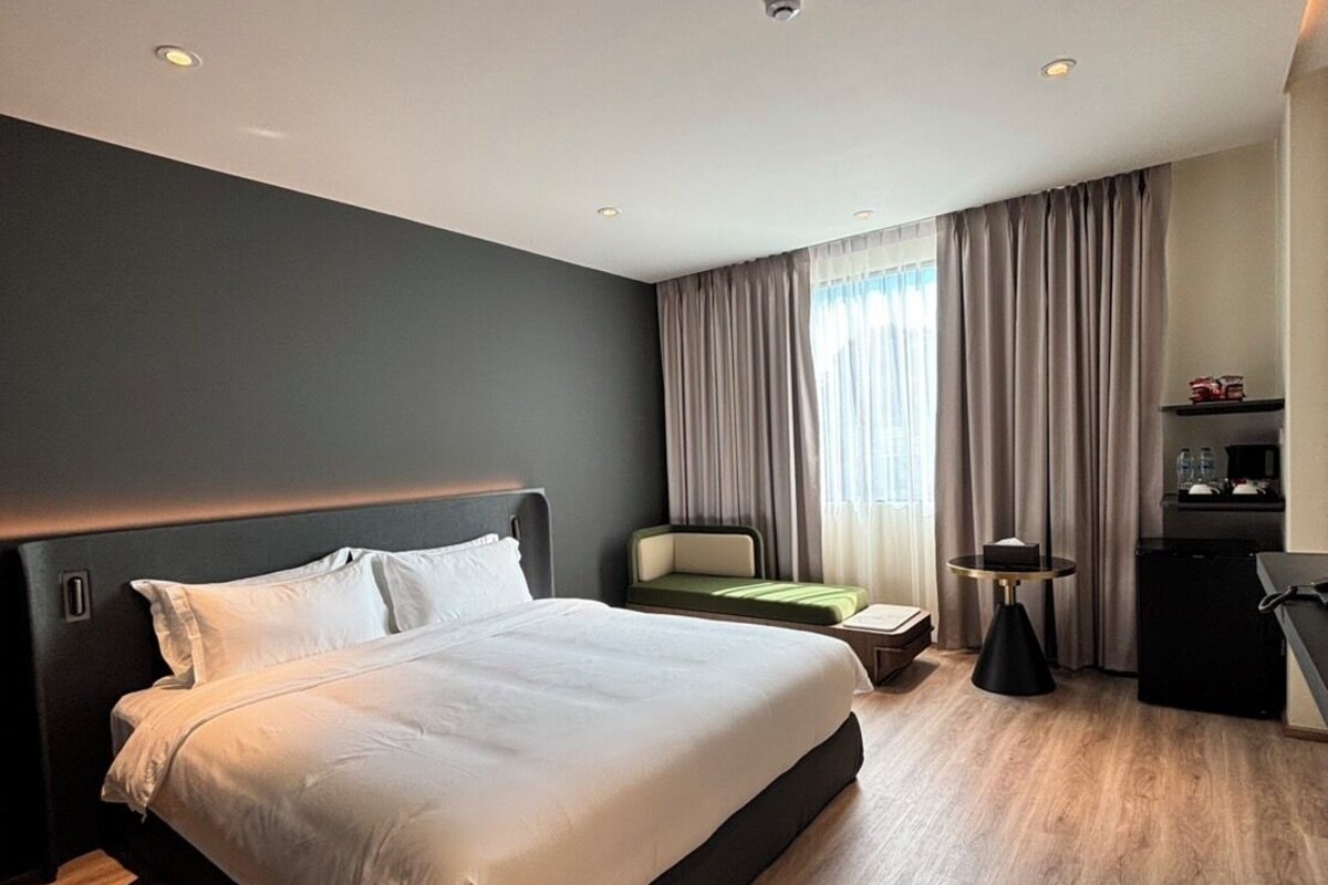 Superior Studio, City View | In-room safe, blackout drapes, soundproofing, WiFi (free)