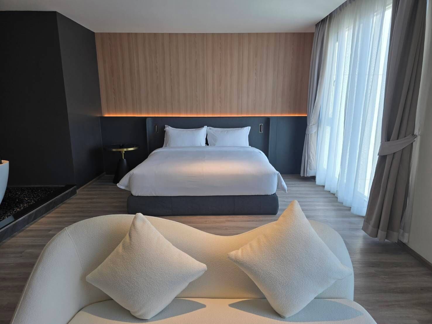 Caja de seguridad en la habitación, cortinas blackout y wifi gratis 