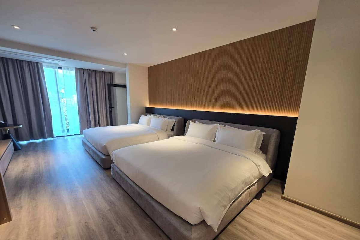 Executive suite, veranda, uitzicht op heuvels | Een kluis op de kamer, verduisterende gordijnen, gratis wifi