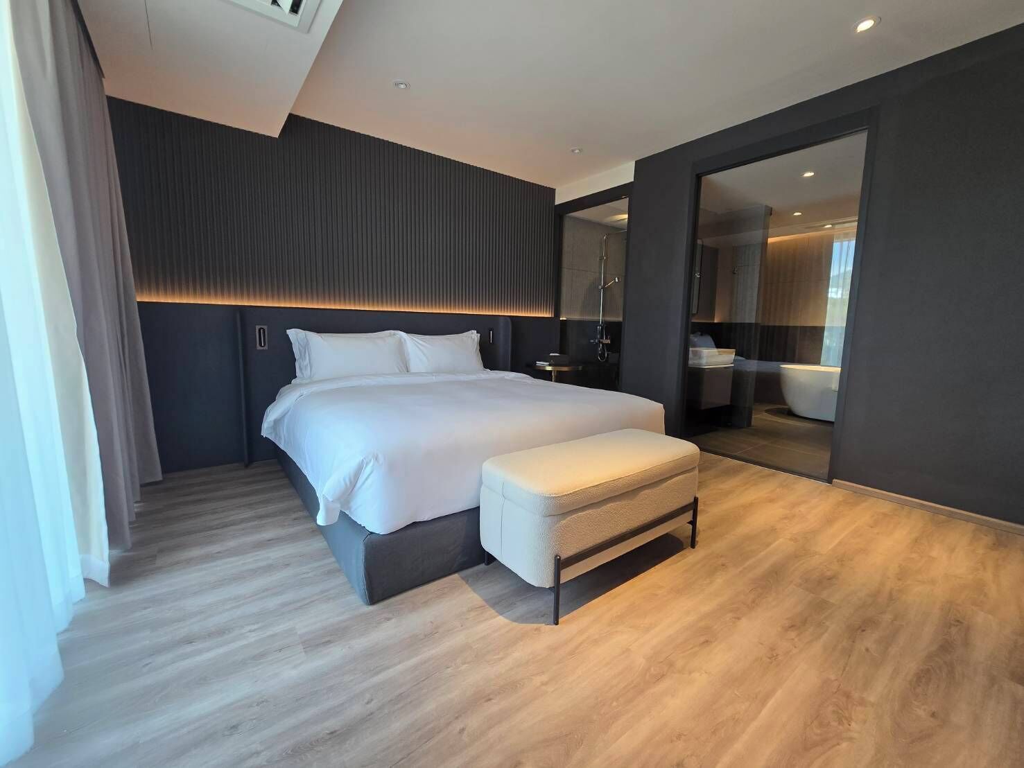 Deluxe Room, Balcony, Pool View