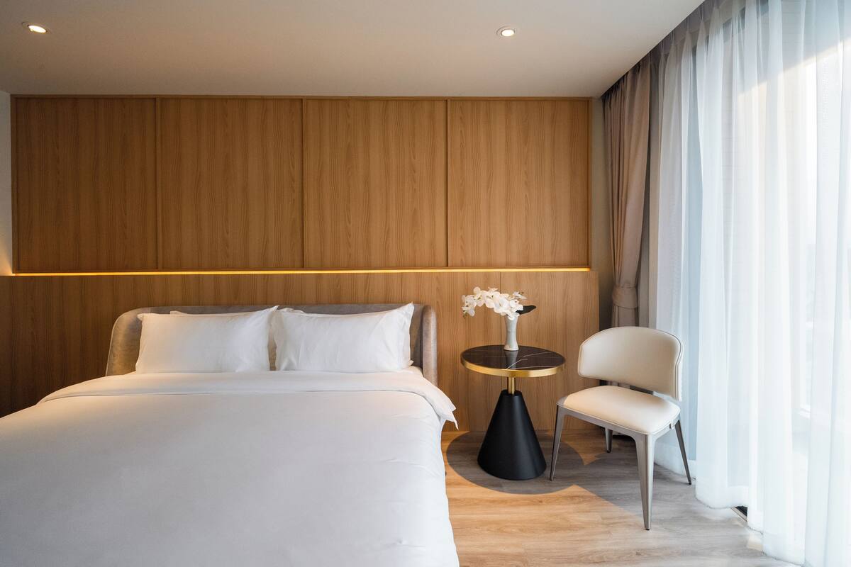 Signature Jaccuzzi Suite (Free Afternoon tea available until 31 Oct 2026) | セーフティボックス (室内)、遮光カーテン、防音設備、WiFi (無料)