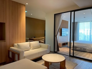 Signature Suite, Lanai, Hill View (Free Afternoon tea available until 31 Oct 2026) | Living area - The Clover Hotel (Chiang Mai)