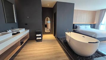 Exclusive Studio Suite, City View | Bathroom | Hair dryer, towels, soap, shampoo