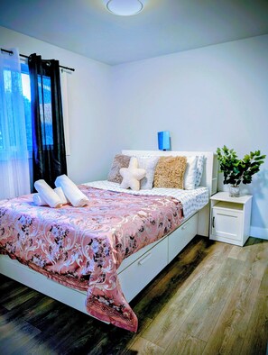 3 Schlafzimmer, Schreibtisch, Bügeleisen/Bügelbrett, kostenloses WLAN