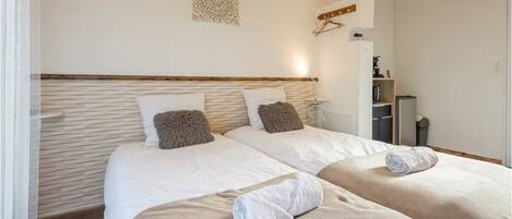 1 Schlafzimmer, Reisekinderbett, kostenloses WLAN, Bettwäsche