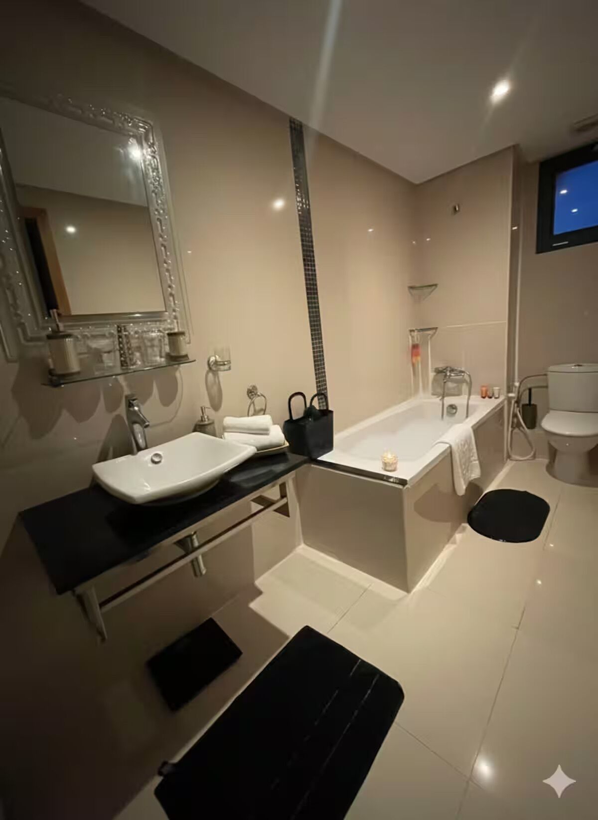 Shower, hair dryer, bidet, towels