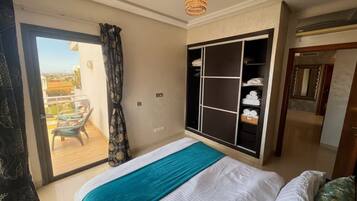 Iron/ironing board, internet, bed sheets