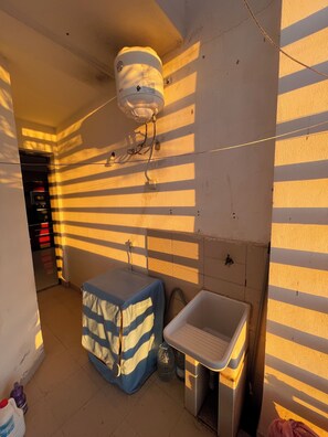 المنطقة المحيطة بالمنشأة