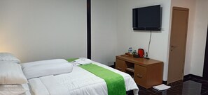 Quadruple Room, Mountain View | Desk, laptop workspace, free WiFi