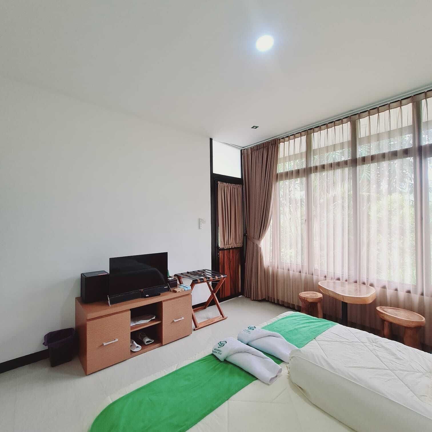 Standard Room, 1 King Bed | Desk, laptop workspace, free WiFi