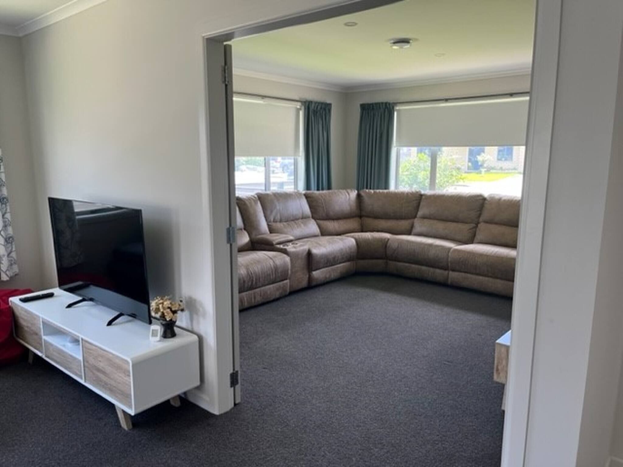 House, 4 Bedrooms, Accessible, Balcony | Living room | Books