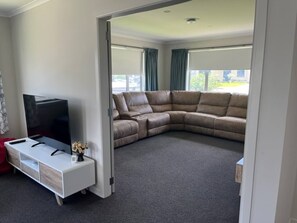 House, 4 Bedrooms, Accessible, Balcony | Living room | Books