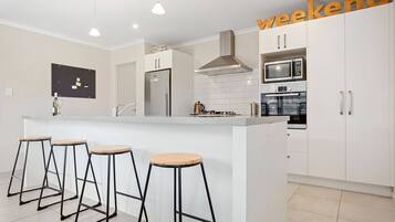 House, 4 Bedrooms, Accessible, Balcony | Interior