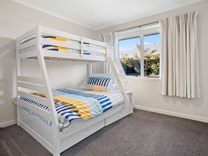 4 bedrooms - The Reel Weekend Batch (Waihi Beach)