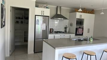 House, 4 Bedrooms, Accessible, Balcony | Interior