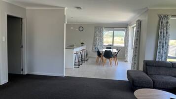 Casa, 4 habitaciones, con acceso para personas discapacitadas, balcón | Interior