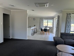 House, 4 Bedrooms, Accessible, Balcony | Interior