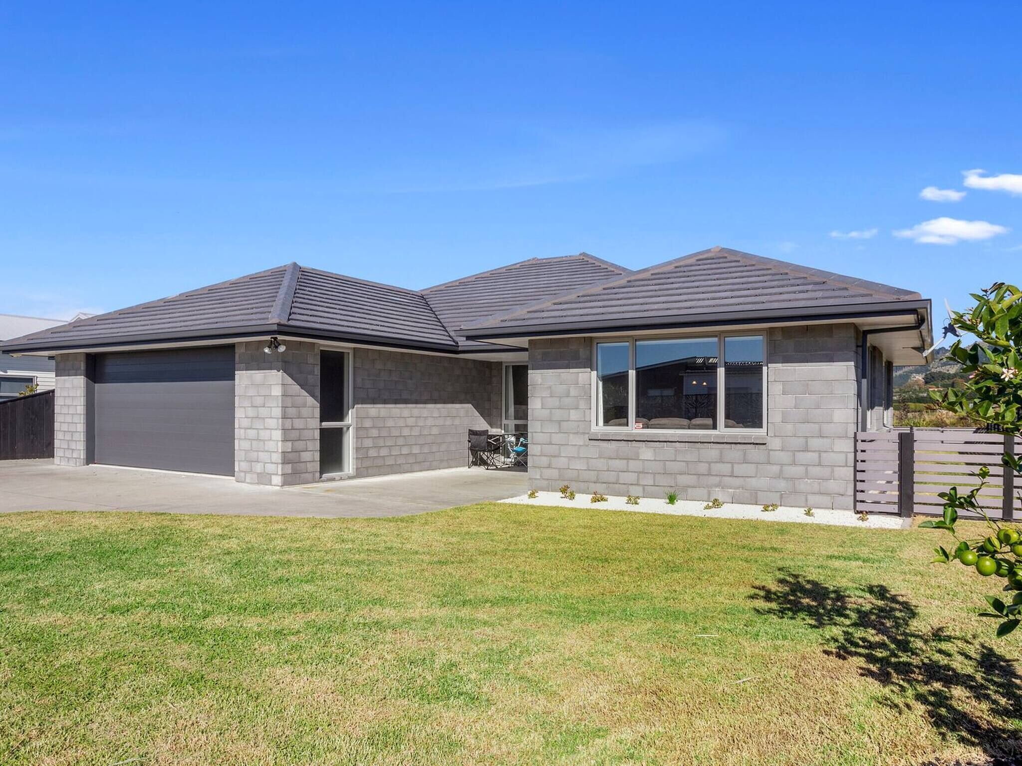 Rumah, 4 kamar tidur, akses difabel, balkon | Eksterior