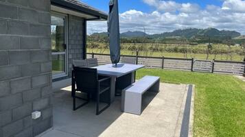 Casa, 4 habitaciones, con acceso para personas discapacitadas, balcón | Terraza o patio