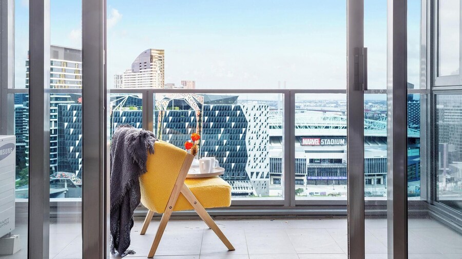 A 2BR Apt With Harbour Views and Free Parking