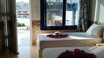 Blackout drapes, free WiFi